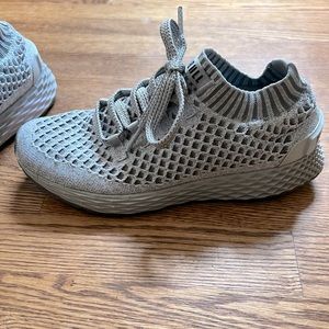 No bull women’s knit runner